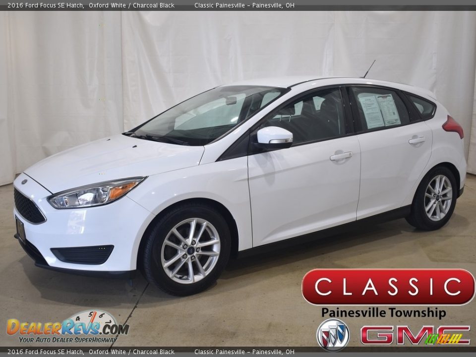2016 Ford Focus SE Hatch Oxford White / Charcoal Black Photo #1