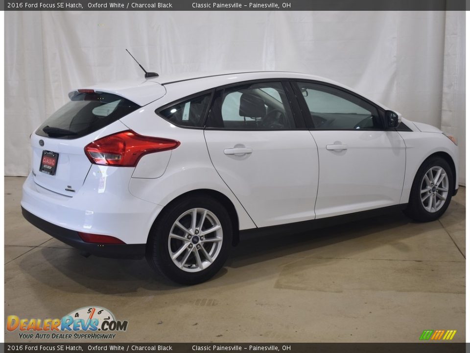 2016 Ford Focus SE Hatch Oxford White / Charcoal Black Photo #2