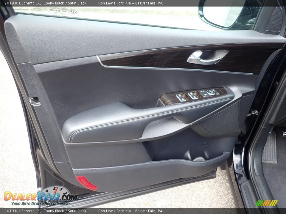 2019 Kia Sorento LX Ebony Black / Satin Black Photo #17