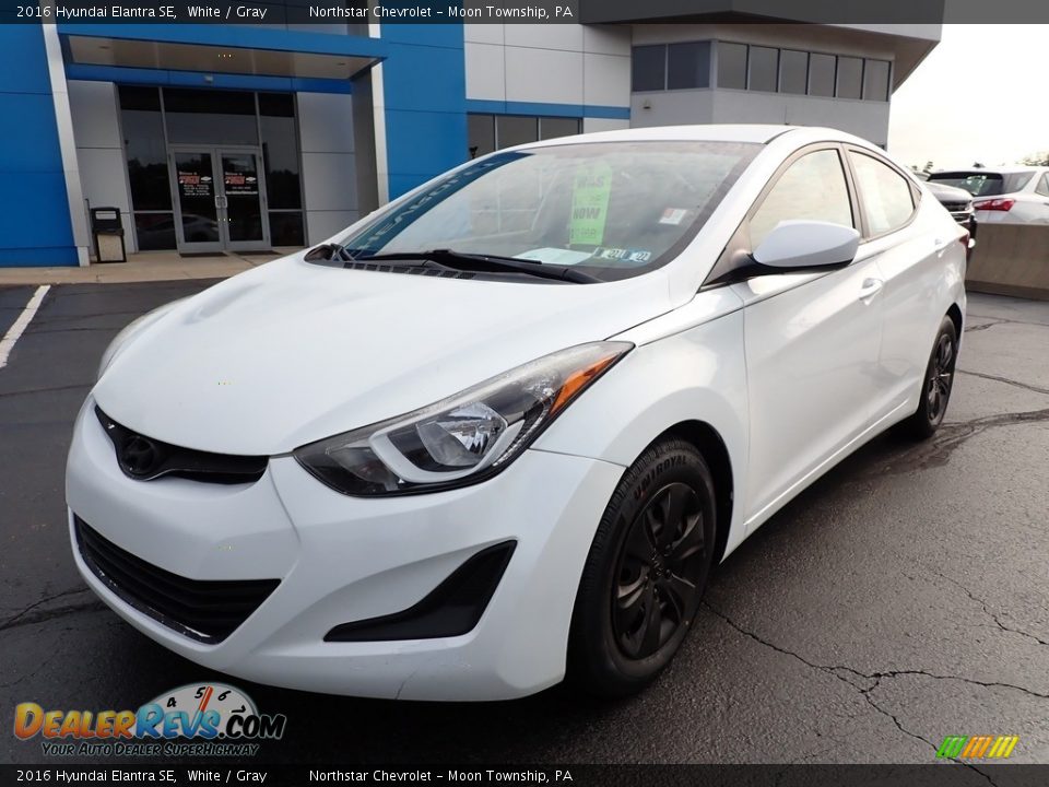 2016 Hyundai Elantra SE White / Gray Photo #2