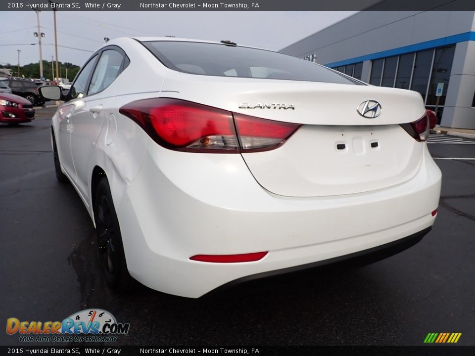 2016 Hyundai Elantra SE White / Gray Photo #5