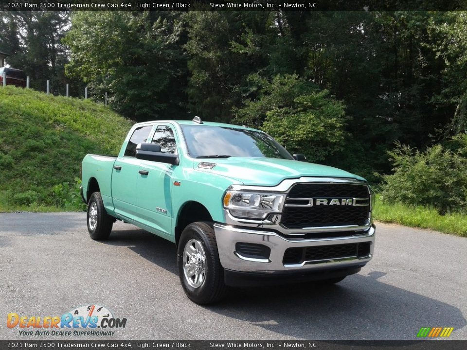 Front 3/4 View of 2021 Ram 2500 Tradesman Crew Cab 4x4 Photo #4