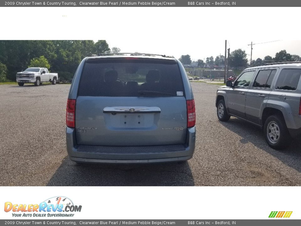 2009 Chrysler Town & Country Touring Clearwater Blue Pearl / Medium Pebble Beige/Cream Photo #4