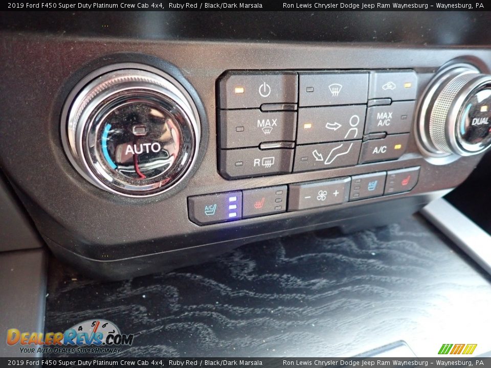 Controls of 2019 Ford F450 Super Duty Platinum Crew Cab 4x4 Photo #21