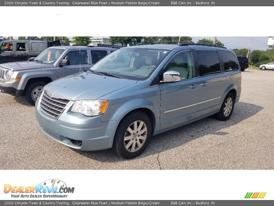 2009 Chrysler Town & Country Touring Clearwater Blue Pearl / Medium Pebble Beige/Cream Photo #31