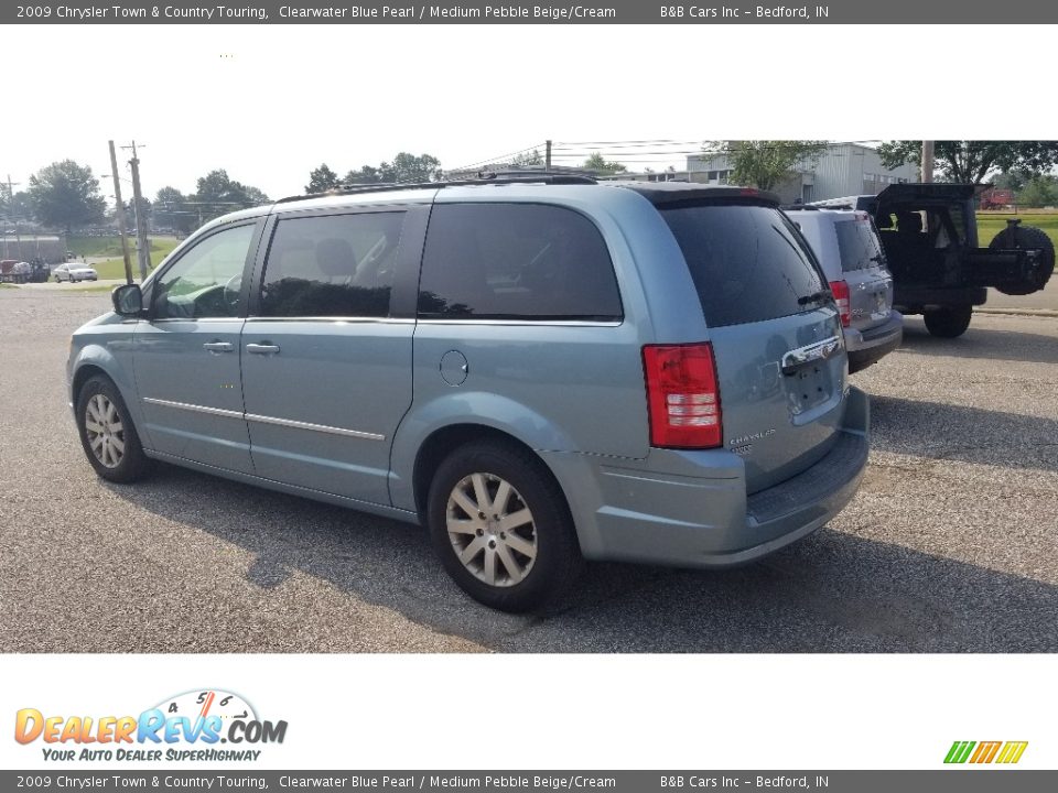 2009 Chrysler Town & Country Touring Clearwater Blue Pearl / Medium Pebble Beige/Cream Photo #32