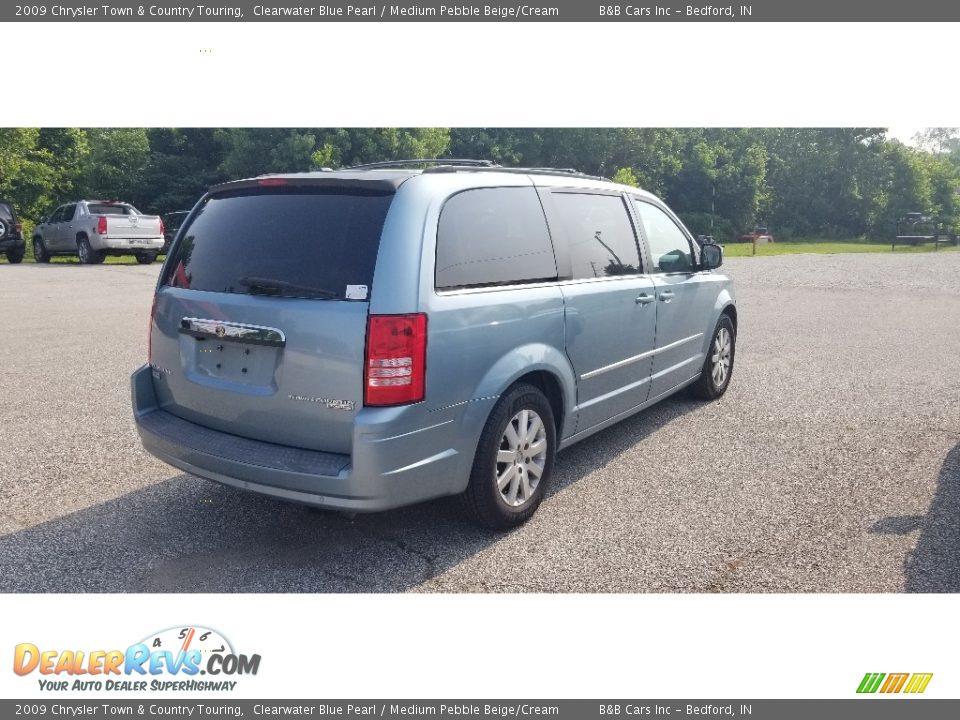 2009 Chrysler Town & Country Touring Clearwater Blue Pearl / Medium Pebble Beige/Cream Photo #33