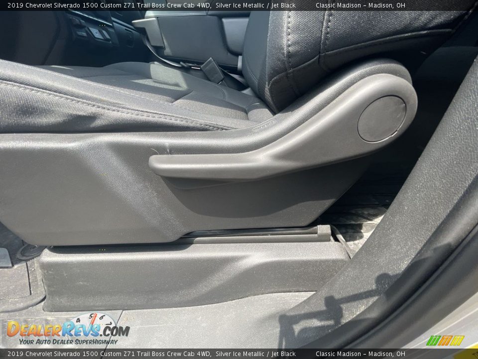 2019 Chevrolet Silverado 1500 Custom Z71 Trail Boss Crew Cab 4WD Silver Ice Metallic / Jet Black Photo #7