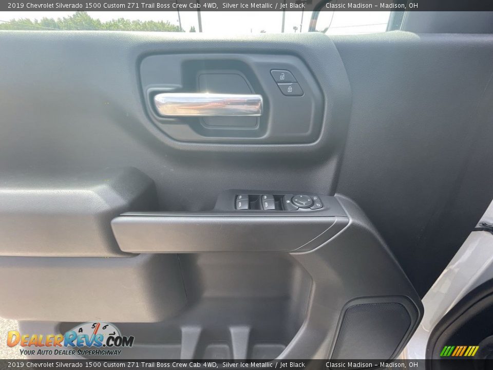 2019 Chevrolet Silverado 1500 Custom Z71 Trail Boss Crew Cab 4WD Silver Ice Metallic / Jet Black Photo #8