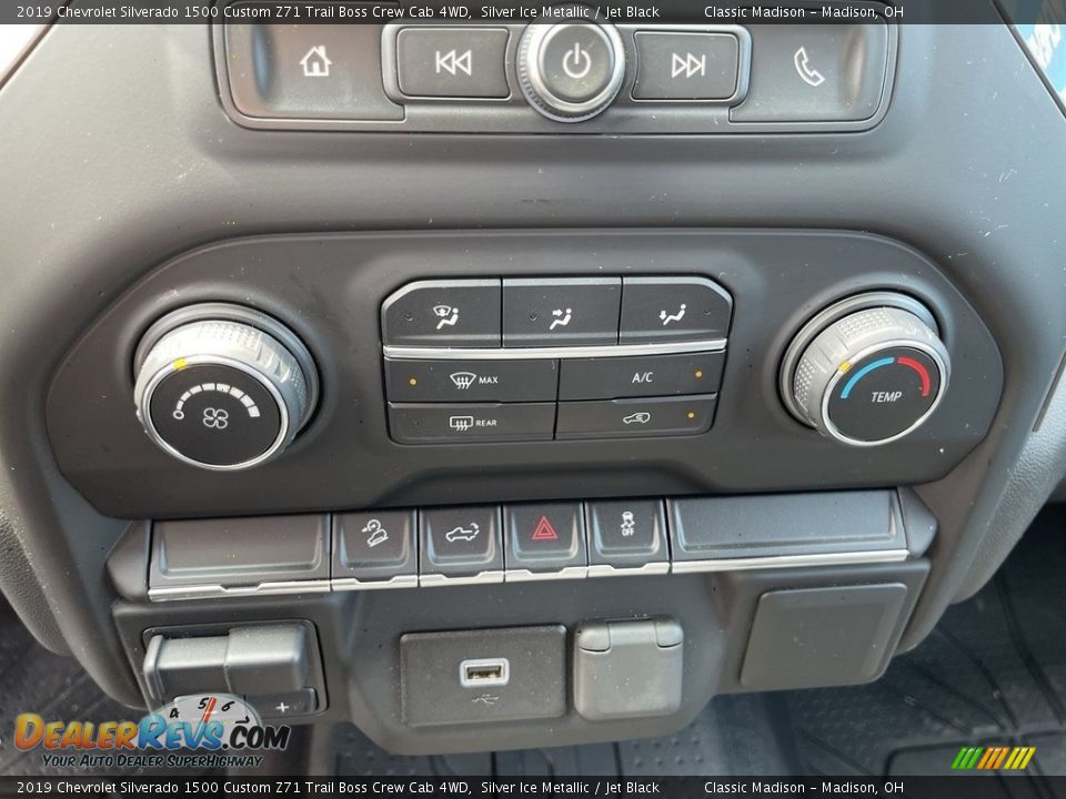 2019 Chevrolet Silverado 1500 Custom Z71 Trail Boss Crew Cab 4WD Silver Ice Metallic / Jet Black Photo #13