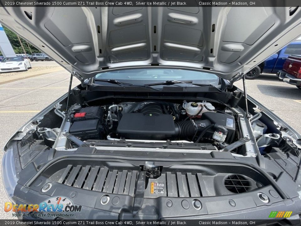 2019 Chevrolet Silverado 1500 Custom Z71 Trail Boss Crew Cab 4WD Silver Ice Metallic / Jet Black Photo #16
