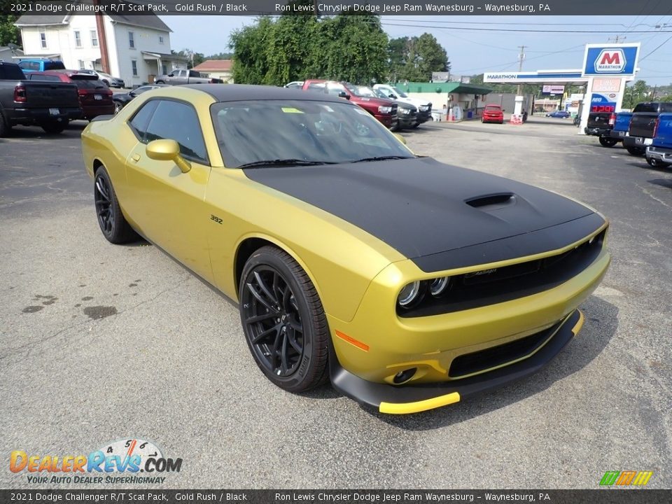 Front 3/4 View of 2021 Dodge Challenger R/T Scat Pack Photo #7