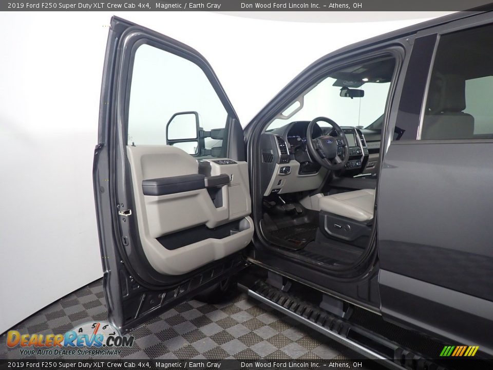 2019 Ford F250 Super Duty XLT Crew Cab 4x4 Magnetic / Earth Gray Photo #19