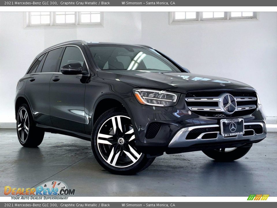 Front 3/4 View of 2021 Mercedes-Benz GLC 300 Photo #34