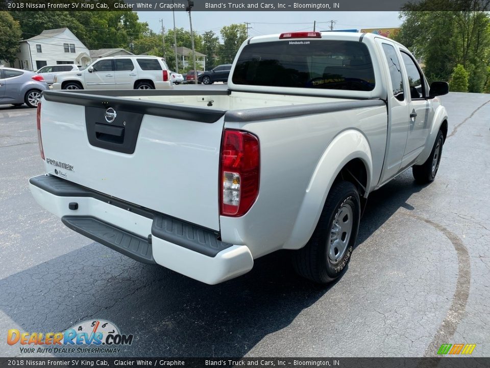 2018 Nissan Frontier SV King Cab Glacier White / Graphite Photo #5