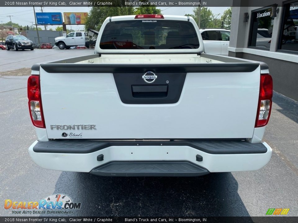 2018 Nissan Frontier SV King Cab Glacier White / Graphite Photo #6