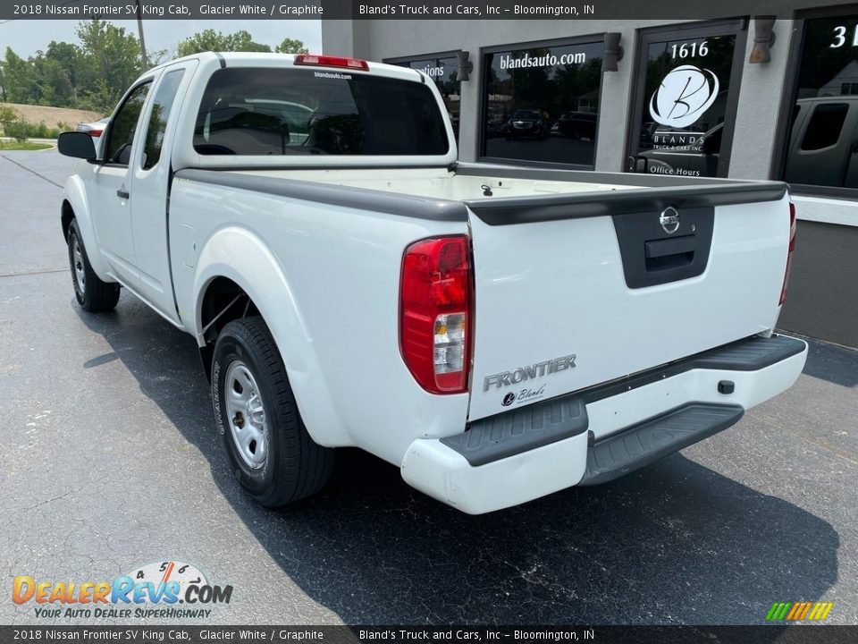 2018 Nissan Frontier SV King Cab Glacier White / Graphite Photo #7