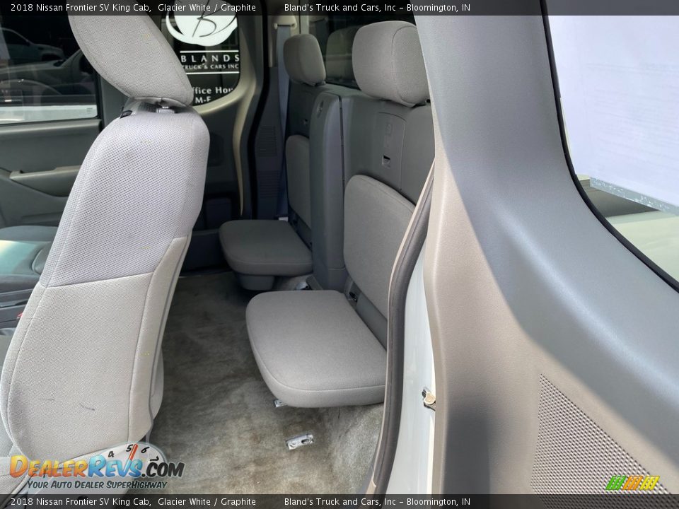 2018 Nissan Frontier SV King Cab Glacier White / Graphite Photo #28