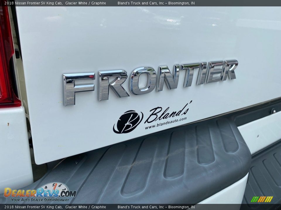 2018 Nissan Frontier SV King Cab Glacier White / Graphite Photo #33