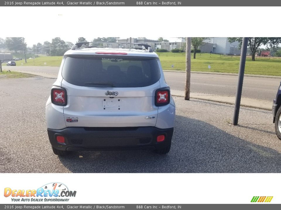 2016 Jeep Renegade Latitude 4x4 Glacier Metallic / Black/Sandstorm Photo #3