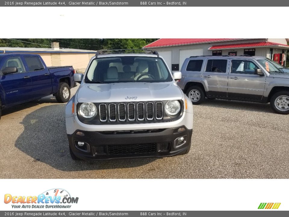 2016 Jeep Renegade Latitude 4x4 Glacier Metallic / Black/Sandstorm Photo #6