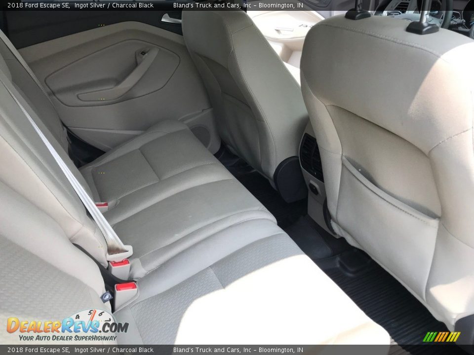 2018 Ford Escape SE Ingot Silver / Charcoal Black Photo #35