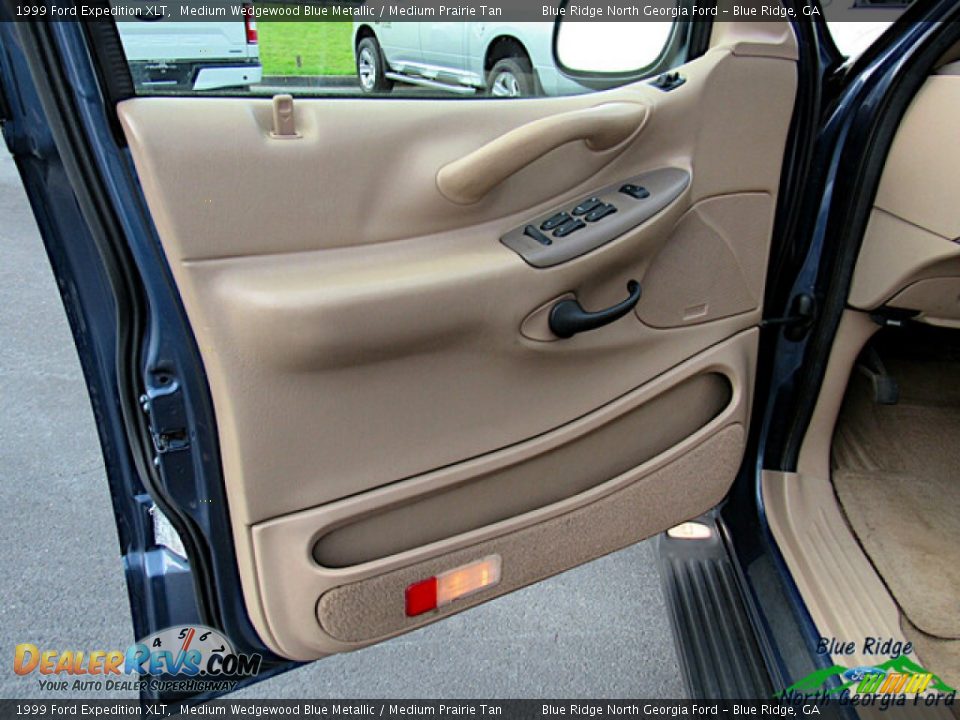 Door Panel of 1999 Ford Expedition XLT Photo #9