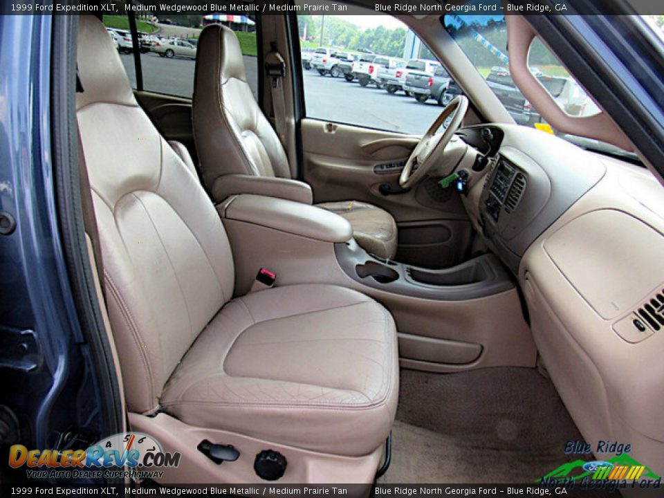 Front Seat of 1999 Ford Expedition XLT Photo #11