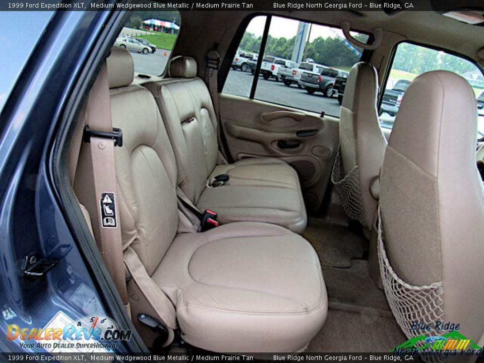 Rear Seat of 1999 Ford Expedition XLT Photo #12