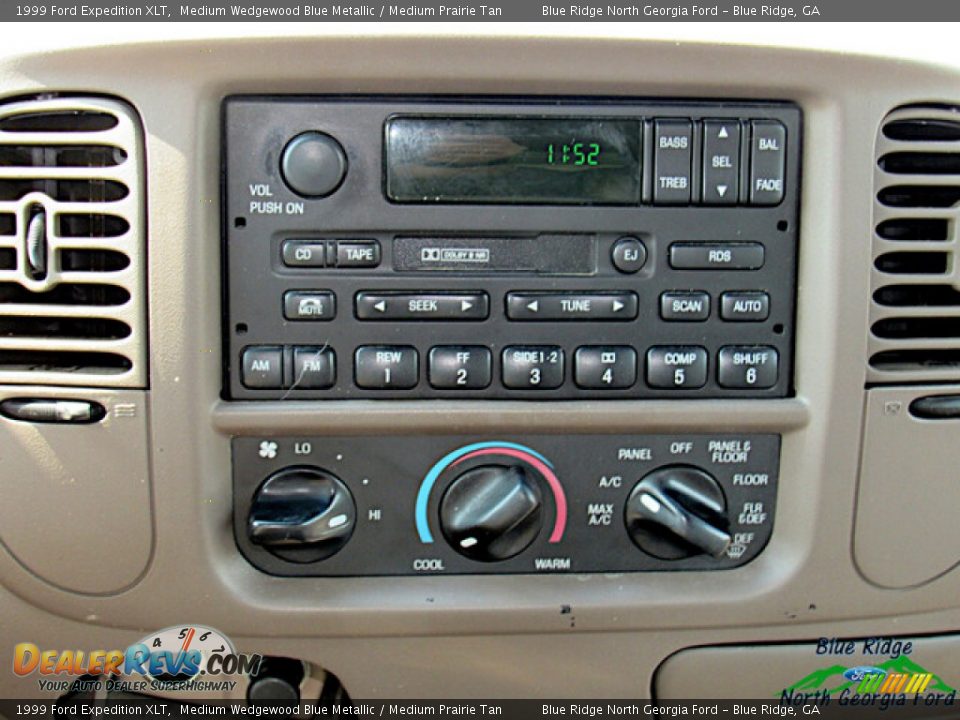 Controls of 1999 Ford Expedition XLT Photo #17