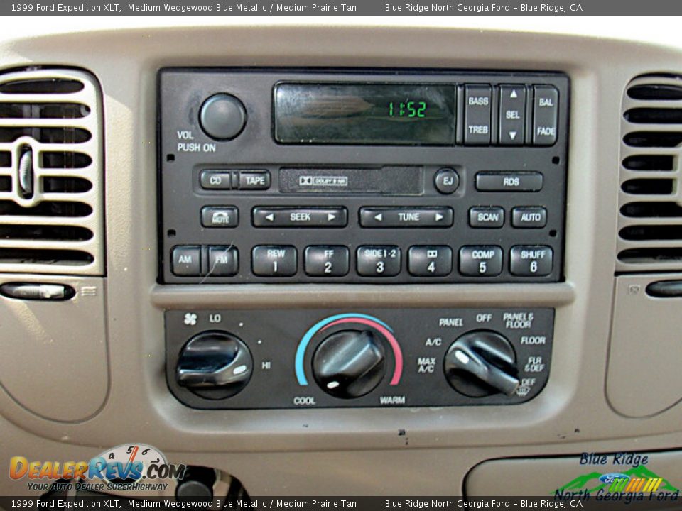 Controls of 1999 Ford Expedition XLT Photo #17