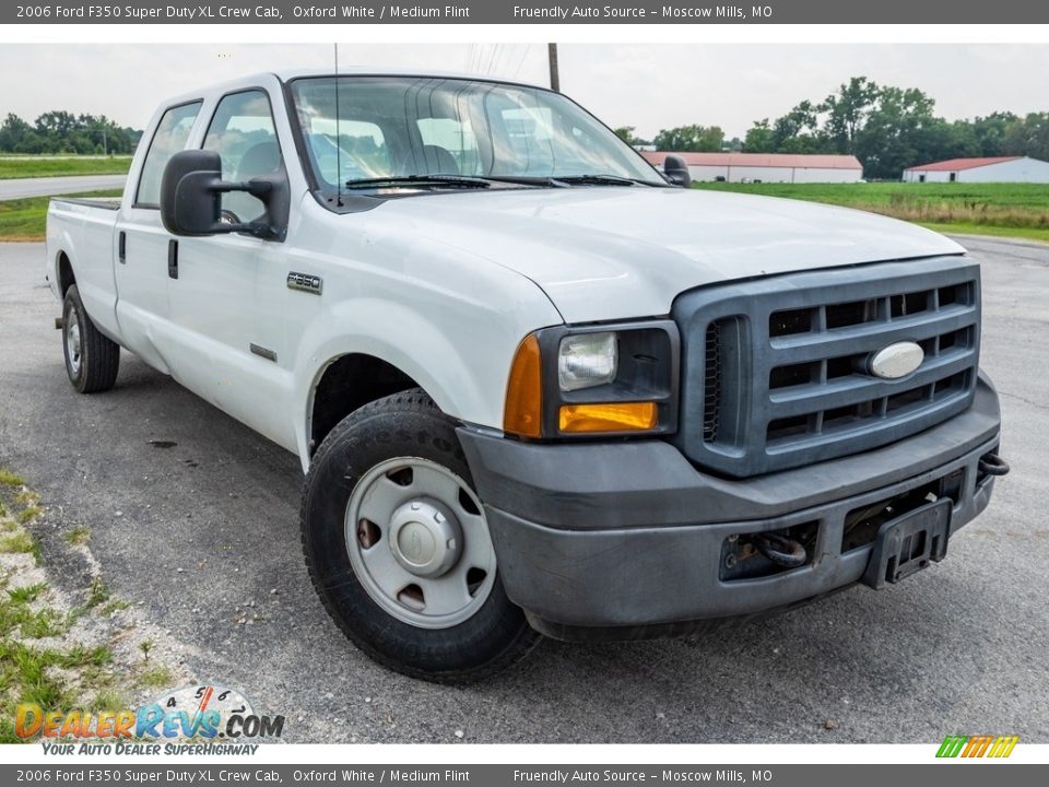 Front 3/4 View of 2006 Ford F350 Super Duty XL Crew Cab Photo #1