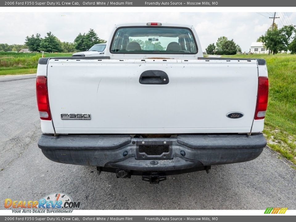 2006 Ford F350 Super Duty XL Crew Cab Oxford White / Medium Flint Photo #5