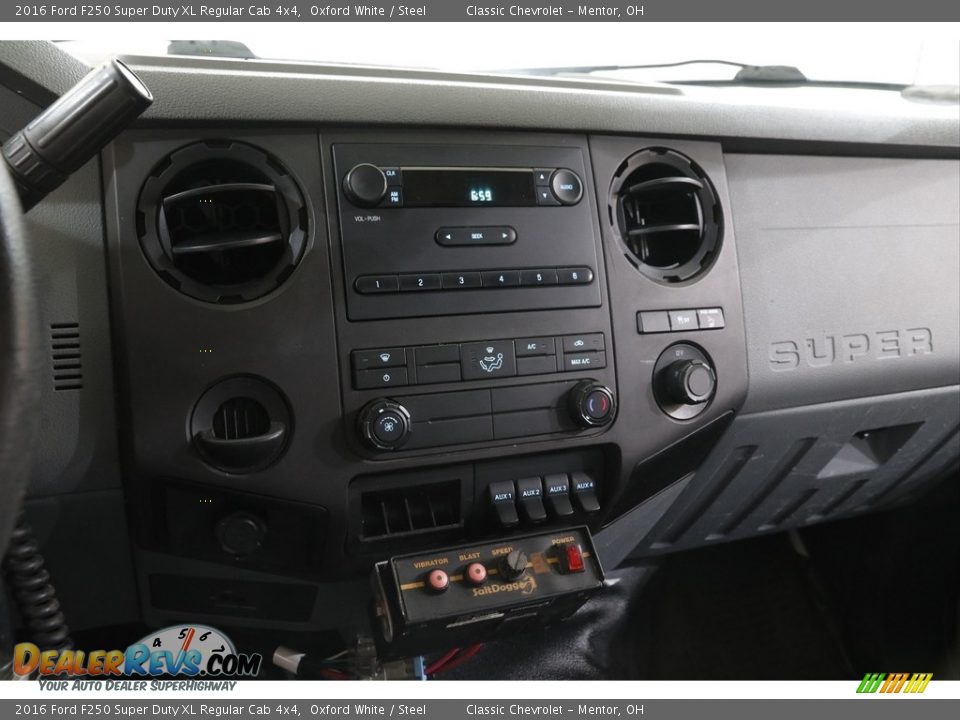 Controls of 2016 Ford F250 Super Duty XL Regular Cab 4x4 Photo #9