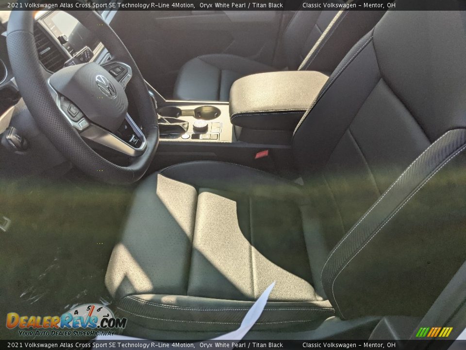 2021 Volkswagen Atlas Cross Sport SE Technology R-Line 4Motion Oryx White Pearl / Titan Black Photo #4