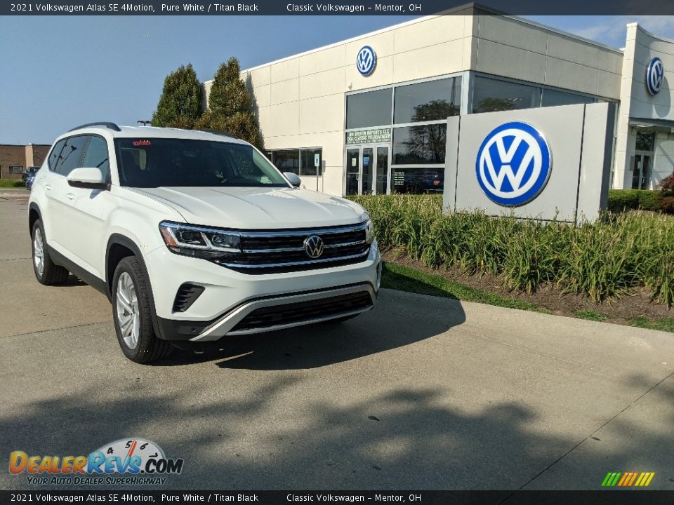 Front 3/4 View of 2021 Volkswagen Atlas SE 4Motion Photo #1
