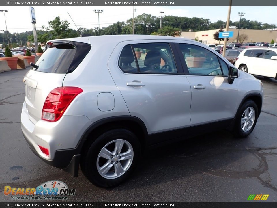 2019 Chevrolet Trax LS Silver Ice Metallic / Jet Black Photo #9