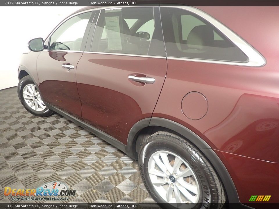 2019 Kia Sorento LX Sangria / Stone Beige Photo #18