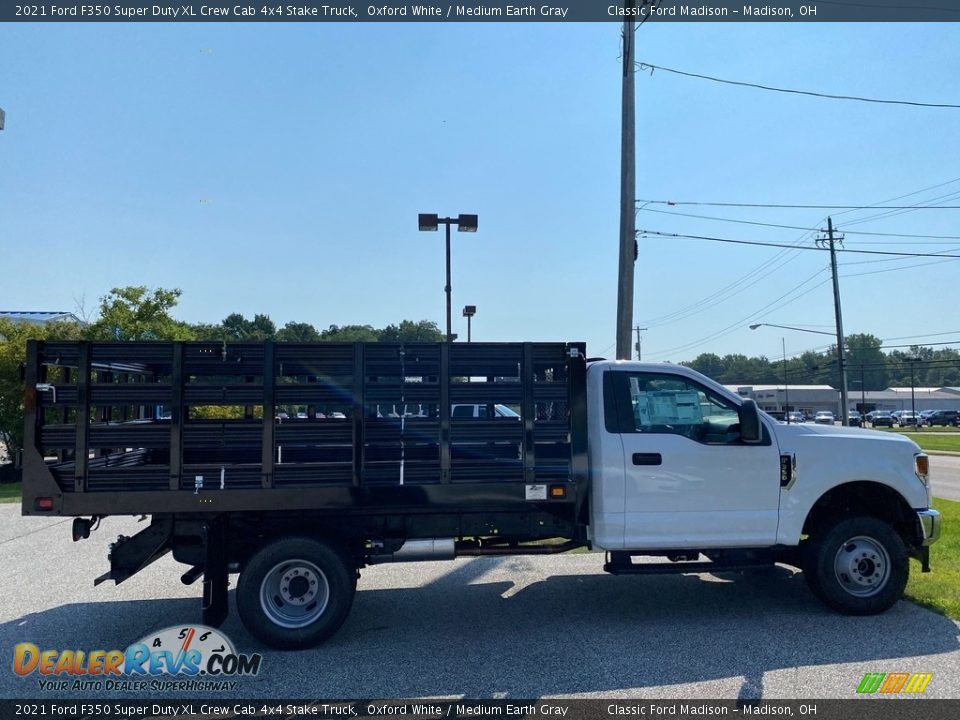 2021 Ford F350 Super Duty XL Crew Cab 4x4 Stake Truck Oxford White / Medium Earth Gray Photo #5