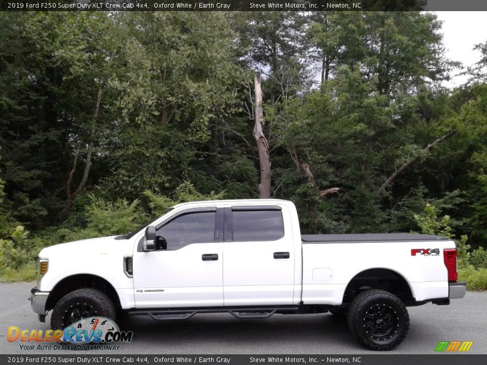 2019 Ford F250 Super Duty XLT Crew Cab 4x4 Oxford White / Earth Gray Photo #1