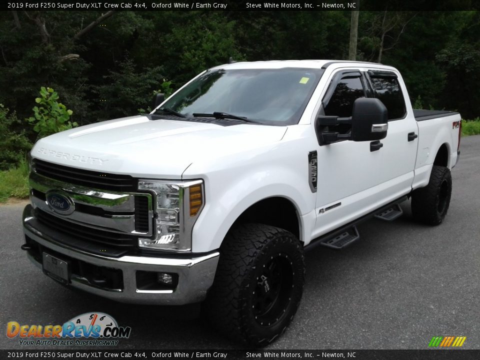 2019 Ford F250 Super Duty XLT Crew Cab 4x4 Oxford White / Earth Gray Photo #3