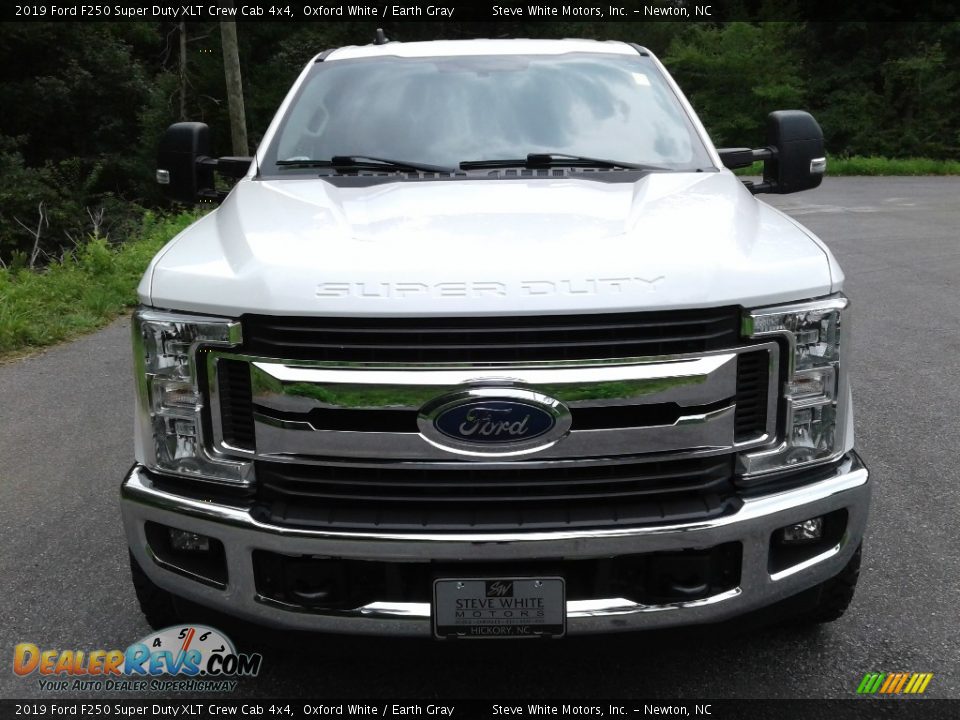 2019 Ford F250 Super Duty XLT Crew Cab 4x4 Oxford White / Earth Gray Photo #4