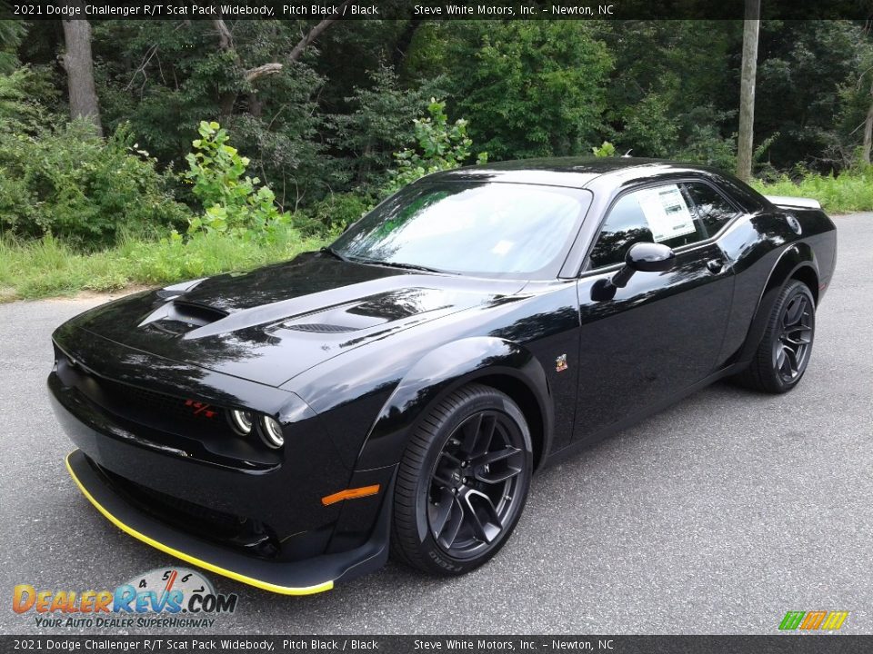 Front 3/4 View of 2021 Dodge Challenger R/T Scat Pack Widebody Photo #2