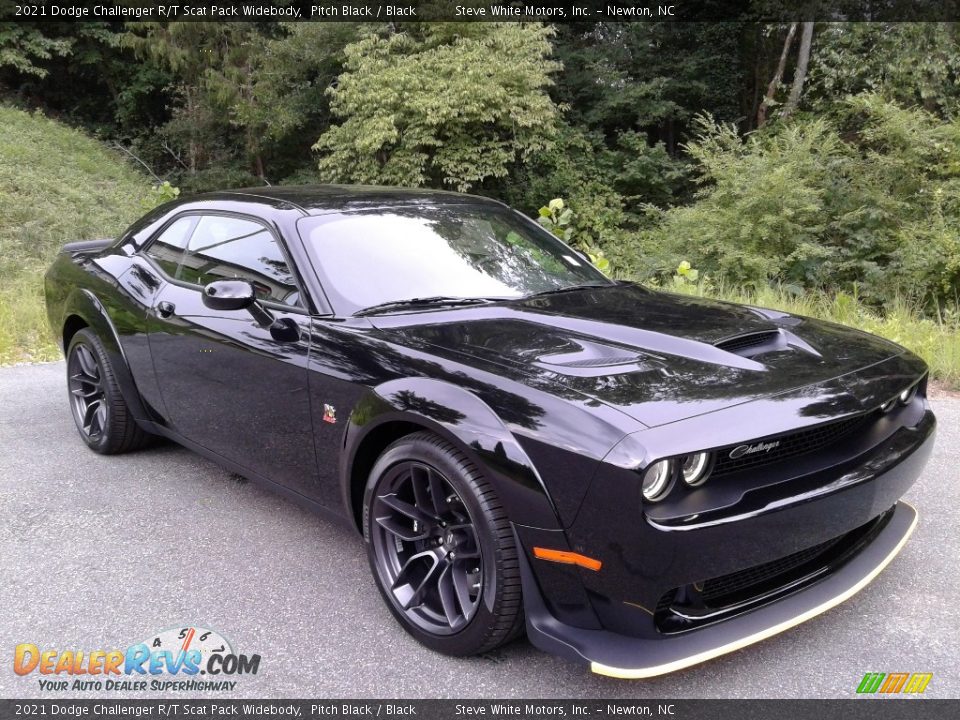 Front 3/4 View of 2021 Dodge Challenger R/T Scat Pack Widebody Photo #4