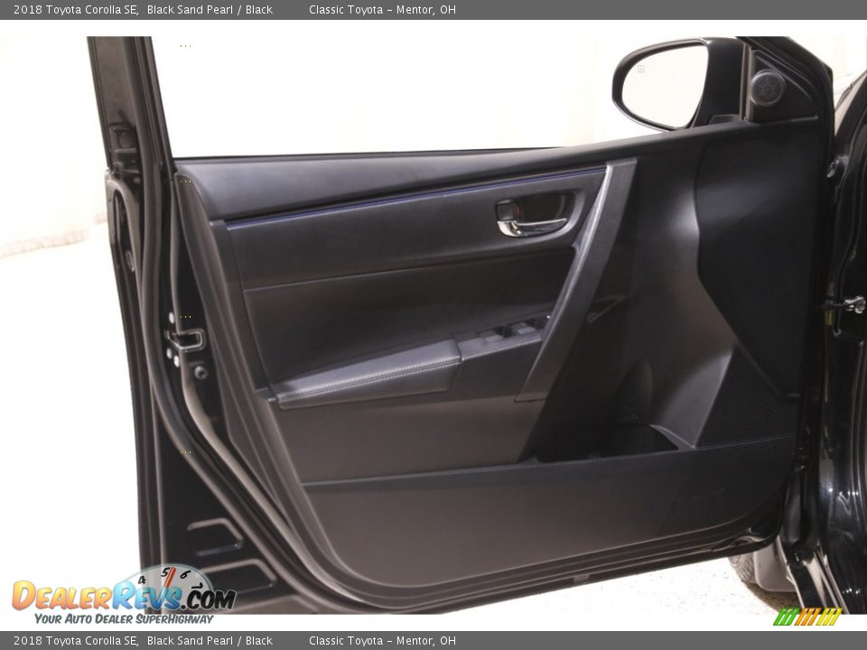 2018 Toyota Corolla SE Black Sand Pearl / Black Photo #4