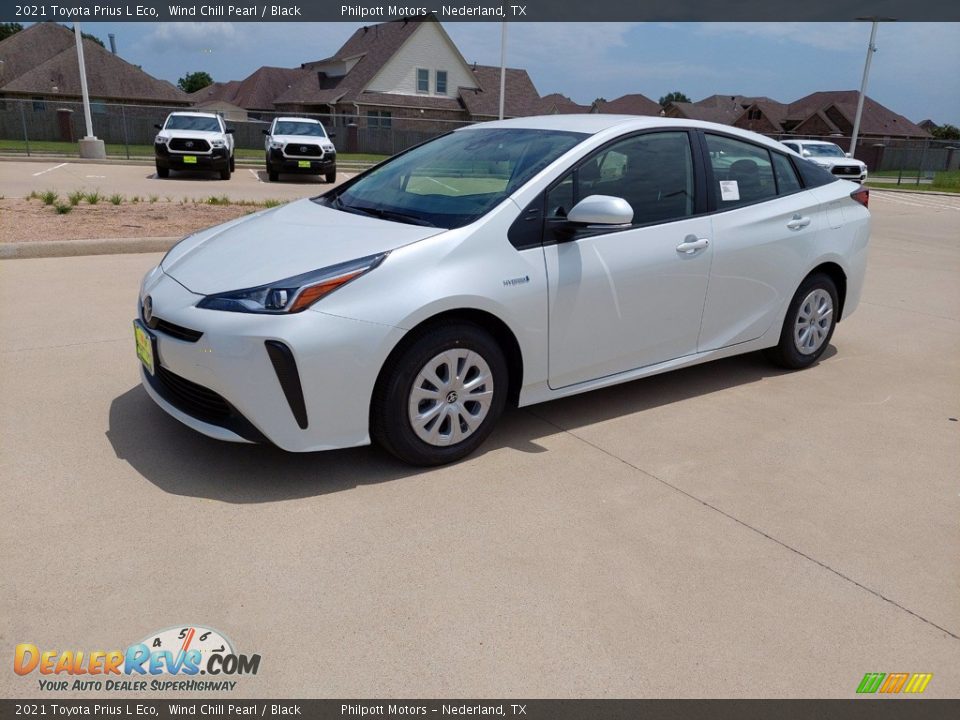 Front 3/4 View of 2021 Toyota Prius L Eco Photo #3