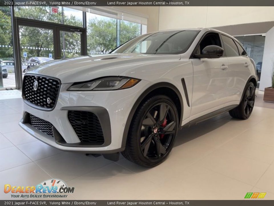 Front 3/4 View of 2021 Jaguar F-PACE SVR Photo #1