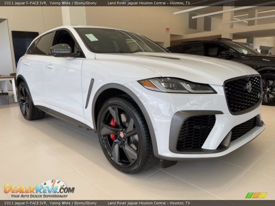 Front 3/4 View of 2021 Jaguar F-PACE SVR Photo #12