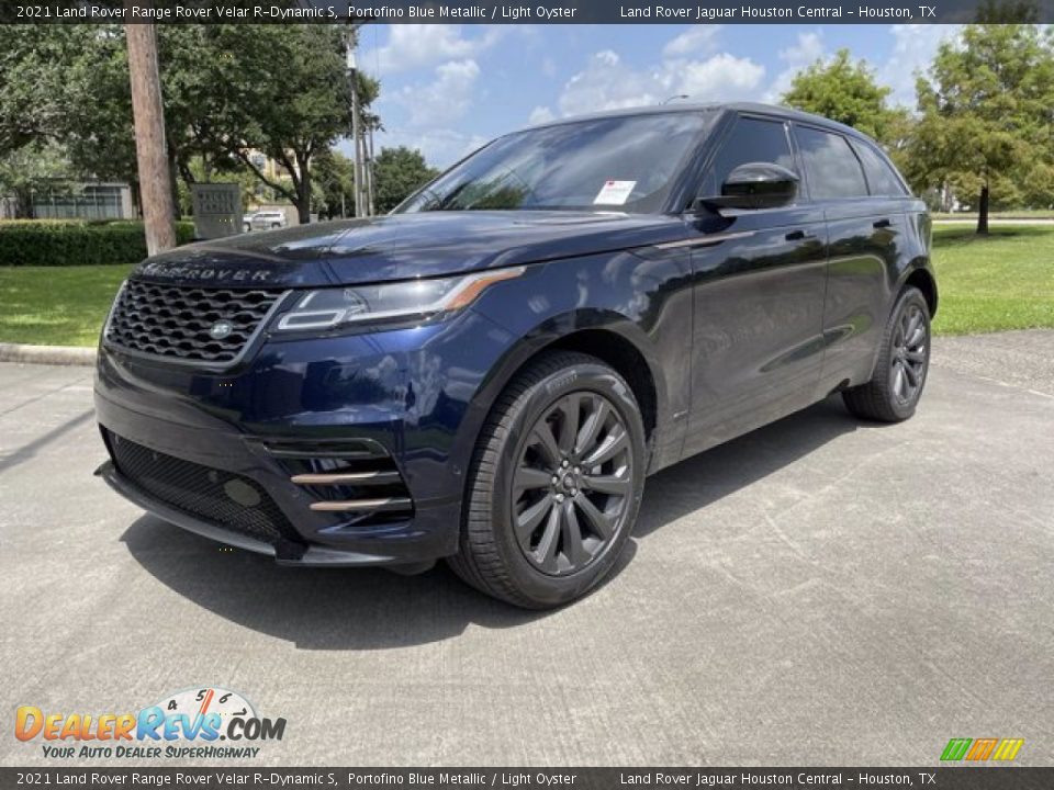 Front 3/4 View of 2021 Land Rover Range Rover Velar R-Dynamic S Photo #1