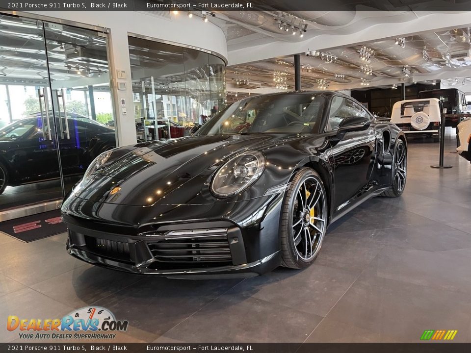 Front 3/4 View of 2021 Porsche 911 Turbo S Photo #1